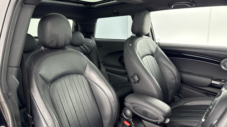 MINI Hatchback 135kW Cooper S Level 3 33kWh 3dr Auto Electric Hatchback